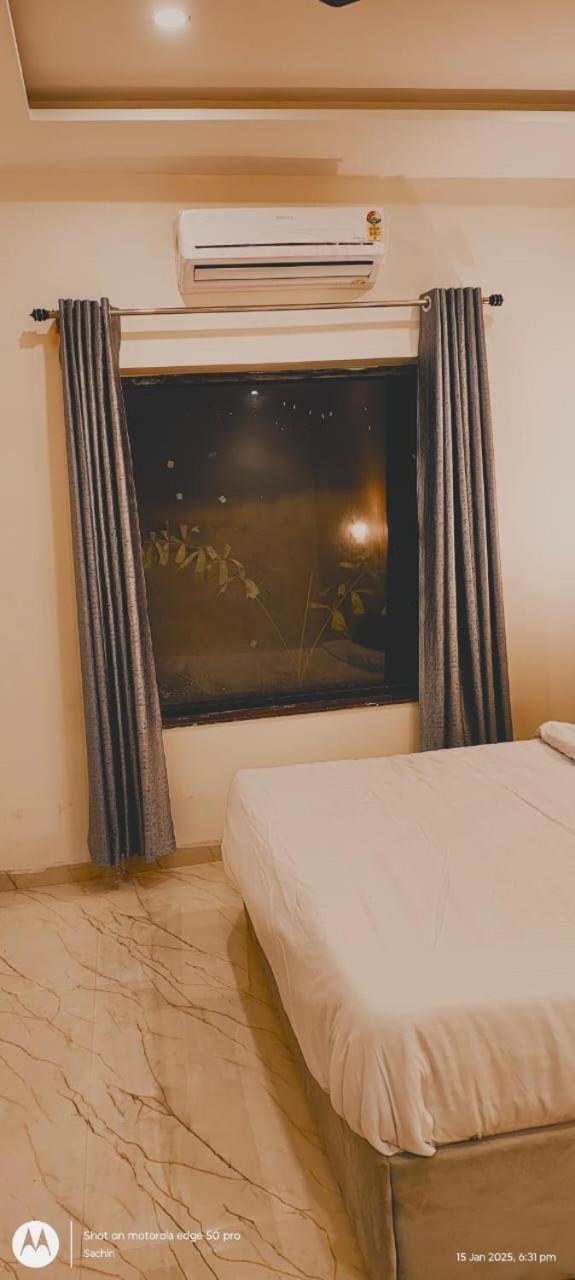 Trisaa Resort & Banquets Jhusi 외부 사진